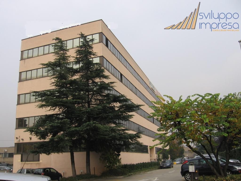 UFFICIO IN CONTESTO TERZIARIO IN AFFITTO A SESTO SAN GIOVANNI