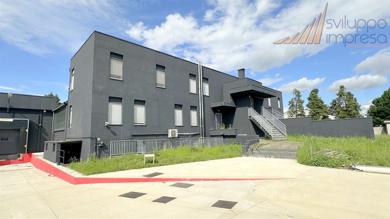 CAPANNONE CON RIBALTA E PALAZZINA UFFICI IN AFFITTO A BURAGO DI MOLGORA