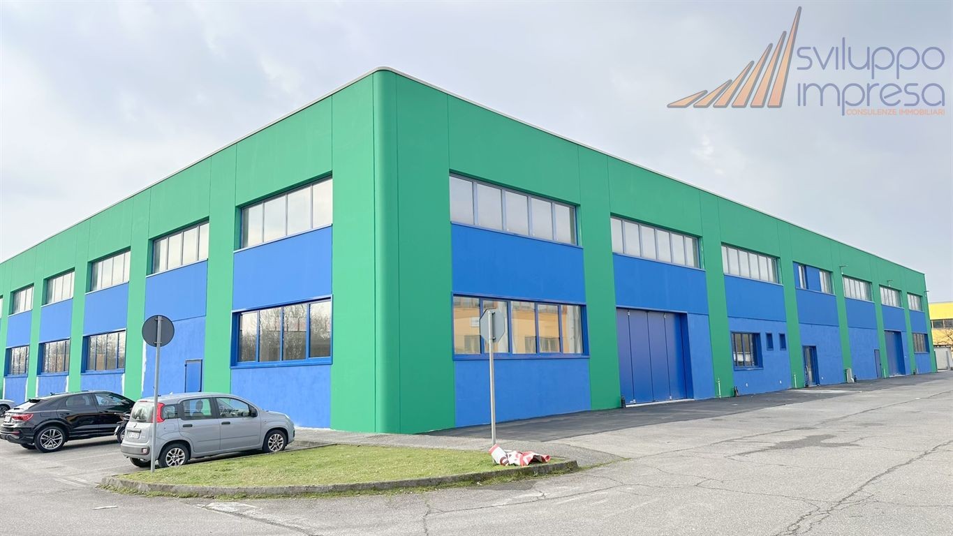 CAPANNONE IN COSTRUZIONE CON UFFICI IN AFFITTO A VILLASANTA