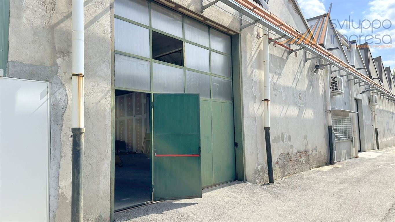 CAPANNONE ARTIGIANALE IN VENDITA AD ARCORE