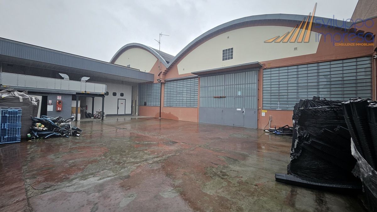 CAPANNONE IN AFFITTO A COLOGNO MONZESE