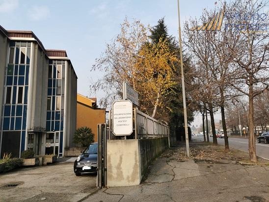 PALAZZINA UFFICI IN VENDITA A NOVA MILANESE