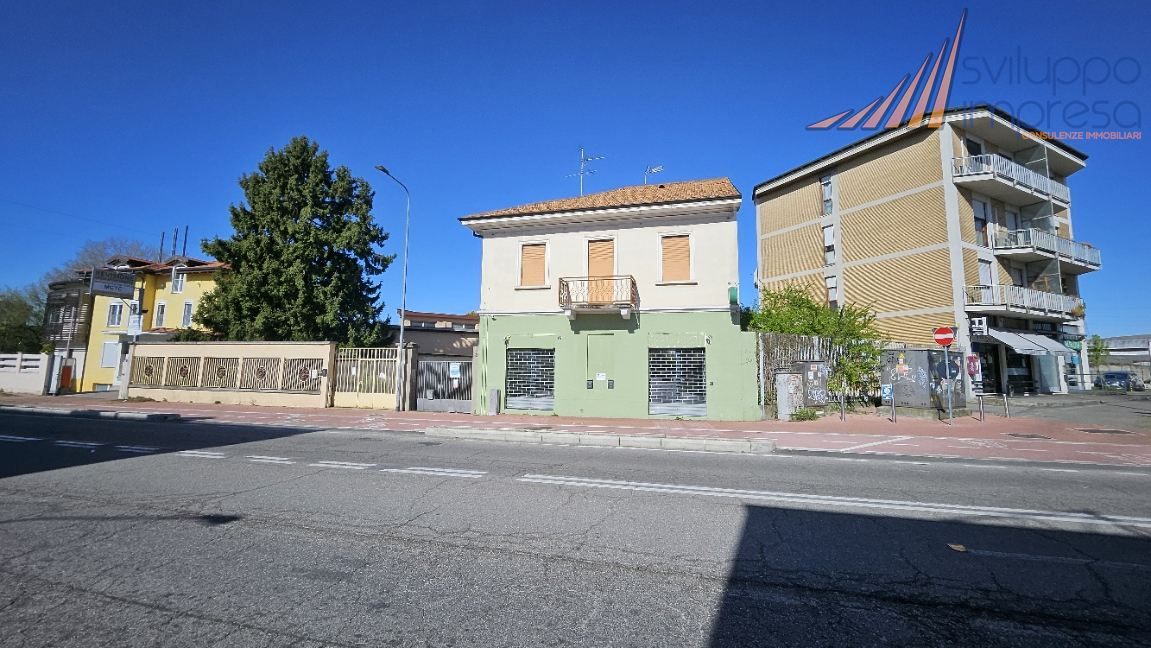 NEGOZIO IN AFFITTO SU STRADA DI PASSAGGIO A CINISELLO B.MO