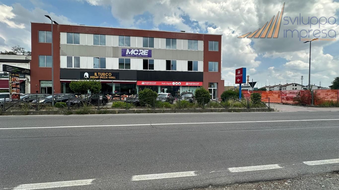 NEGOZIO PLURIVETRINE IN AFFITTO A BRUGHERIO
