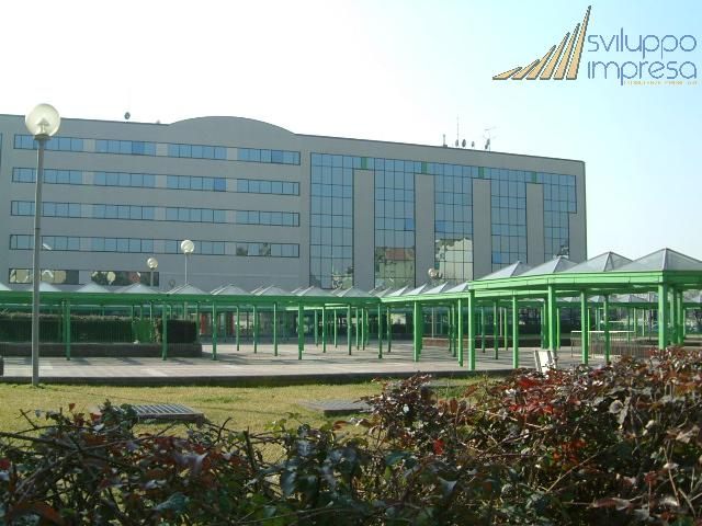 UFFICIO IN CONTESTO TERZIARIO IN AFFITTO A SESTO SAN GIOVANNI