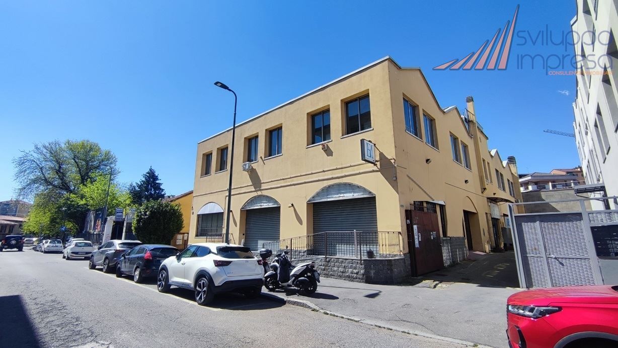 CAPANNONE COMMERCIALE IN AFFITTO A MILANO