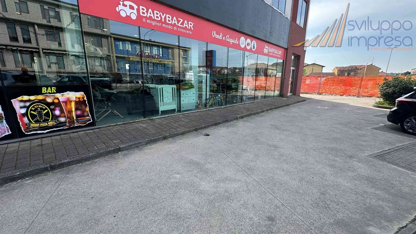 NEGOZIO PLURIVETRINE IN AFFITTO A BRUGHERIO