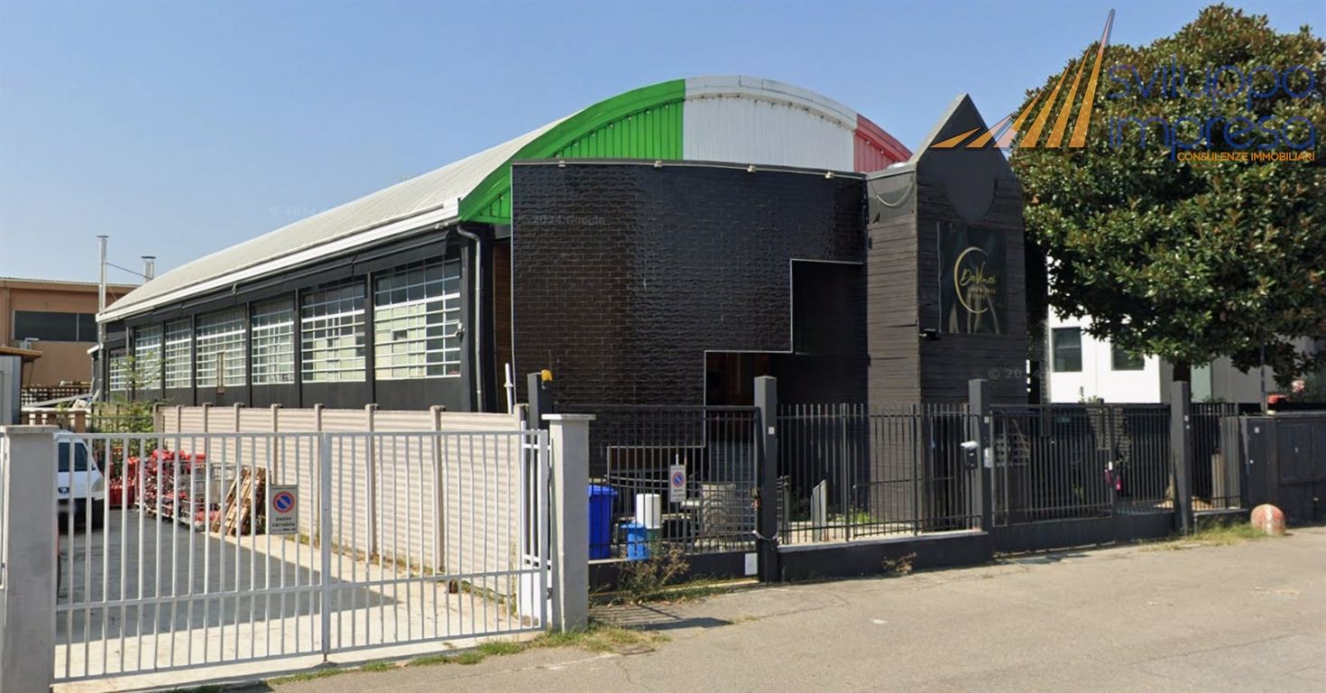 CAPANNONE/NEGOZIO IN VENDITA A SENAGO