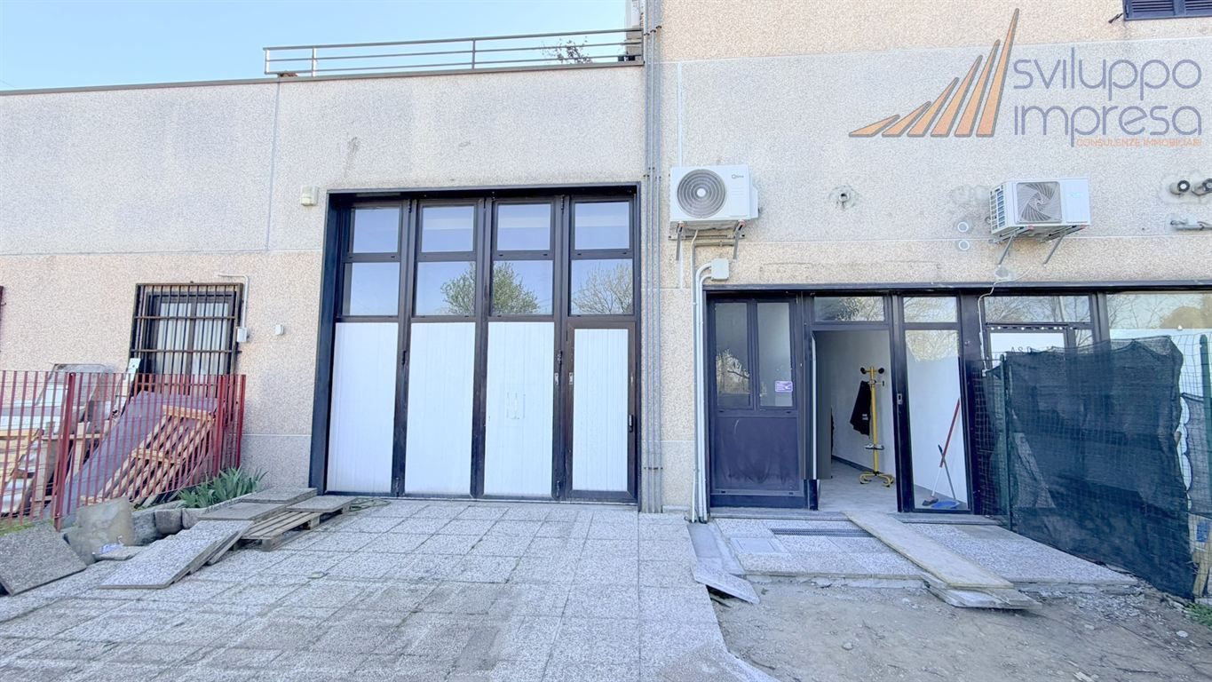 CAPANNONE CON UFFICI IN AFFITTO VICINANZE CERNUSCO S/N