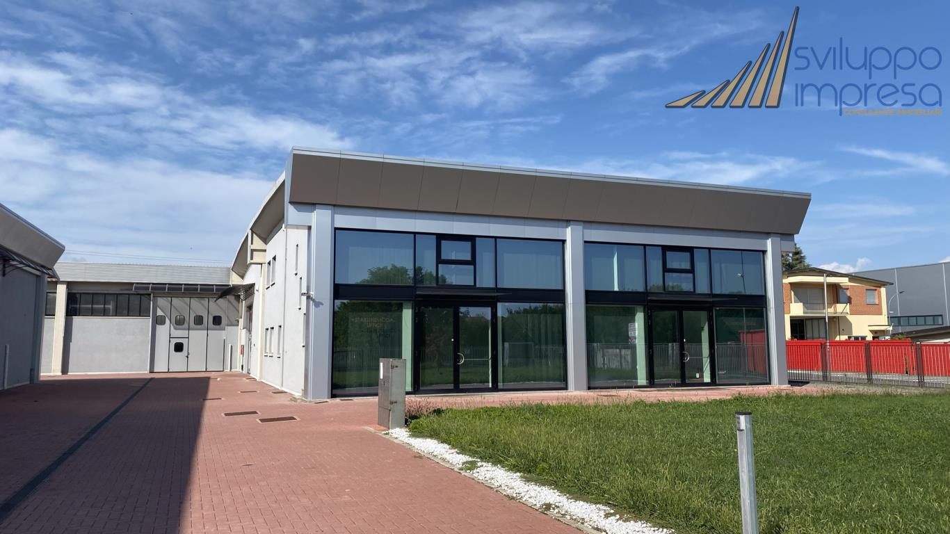 CAPANNONE DI RAPPRESENTANZA CON SPAZIO COMMERCIALE ED UFFICI  IN AFFITTO A CAMBIAGO