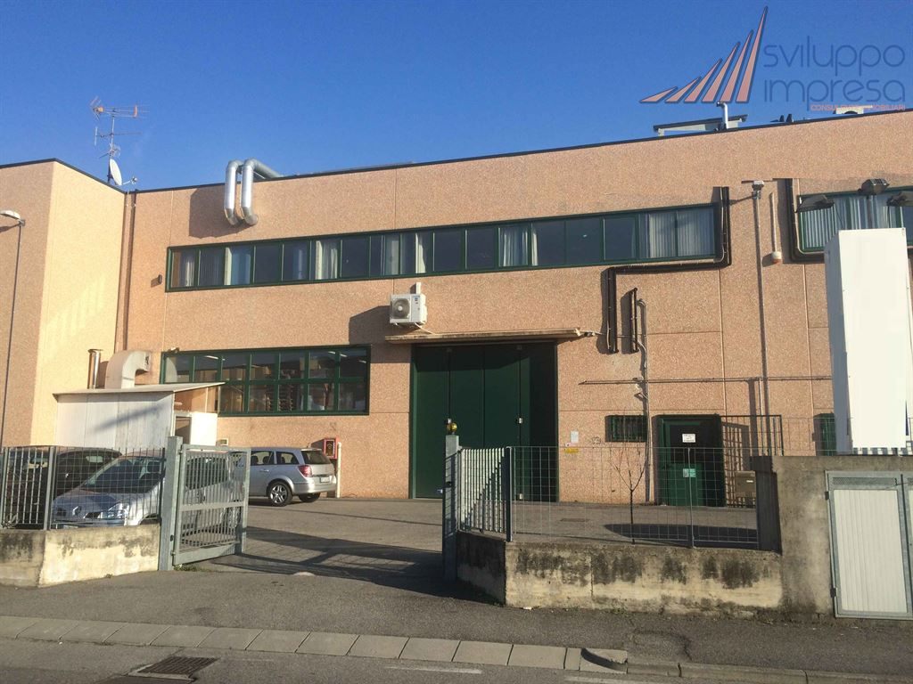 CAPANNONE CON UFFICI IN AFFITTO A CONCOREZZO