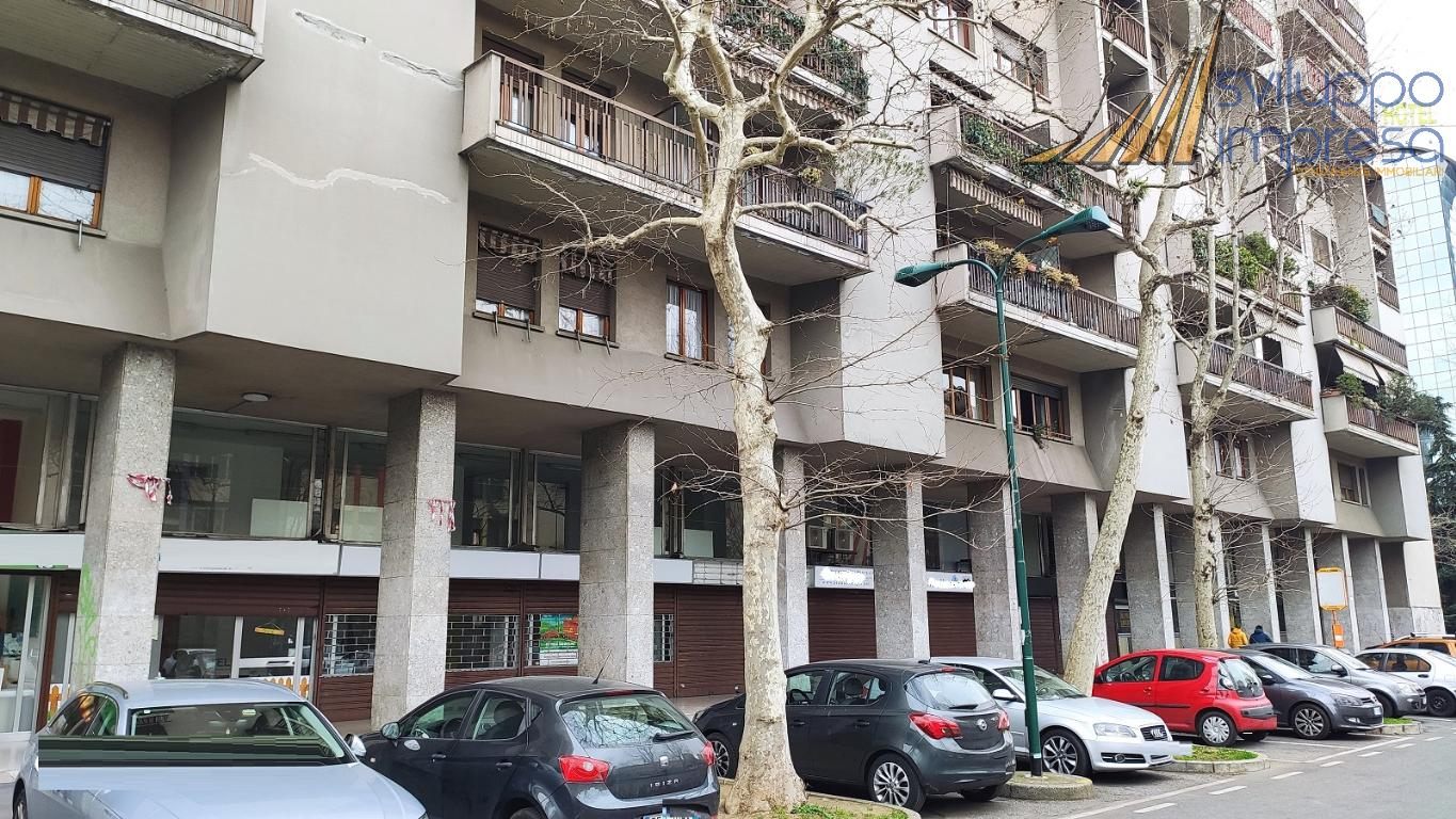 NEGOZIO DI 4 VETRINE IN AFFITTO A SESTO SAN GIOVANNI