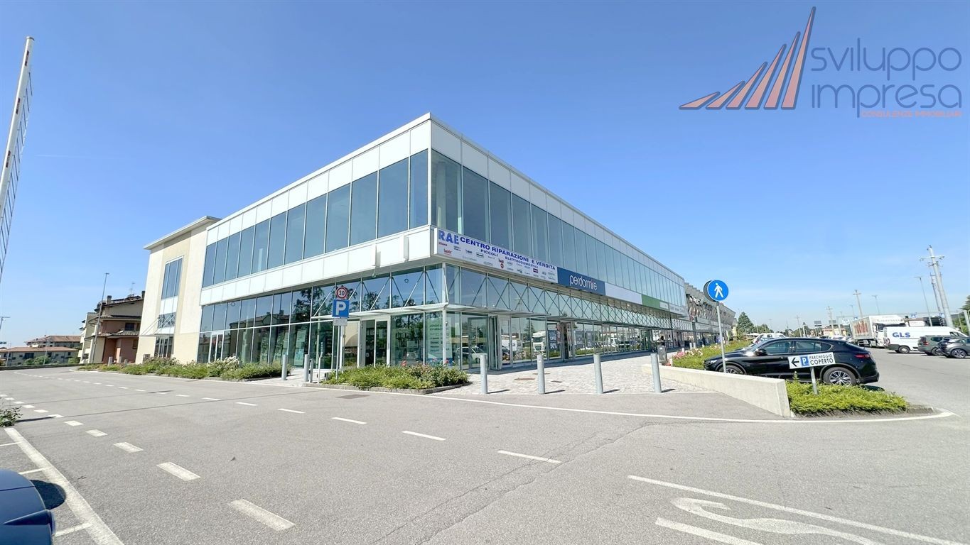 UFFICIO/SPAZIO COMMERCIALE IN AFFITTO A BUSNAGO